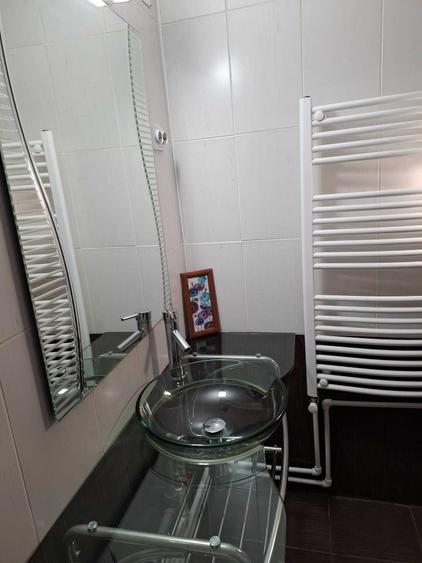 Apartament cu 3 camere semidecomandat în Sânnicoară