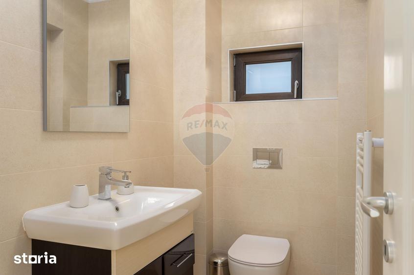 Casă cu 5 camere cu Teren 1000 Mp în Central