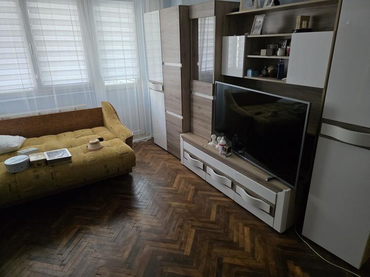 Apartament cu 3 camere decomandat în Olari
