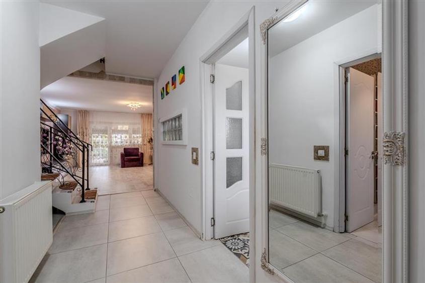 Duplex cu 4 camere cu Canalizare în Central