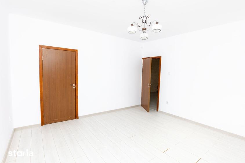 Casă cu 5 camere cu Teren 1029 Mp în Bezdead
