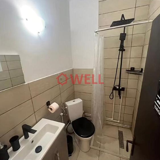 Casă individuală cu 9 camere cu Teren 1058 Mp în Central