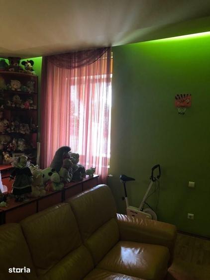Casă cu 8 camere cu Teren 750 Mp în Central