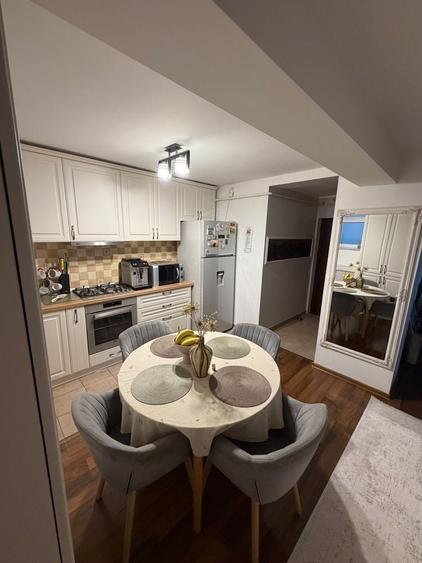 Apartament cu 3 camere decomandat în Central