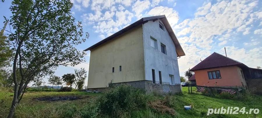 Casă cu 4 camere în Preluca Veche