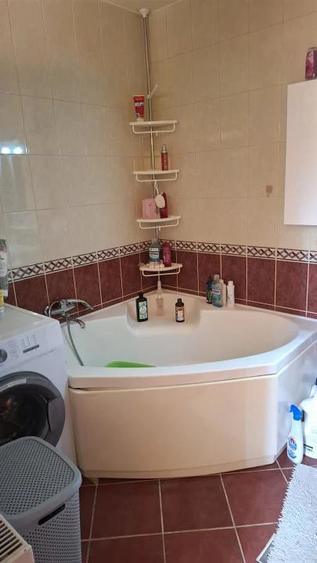 Casă cu 2 camere cu Canalizare în Central