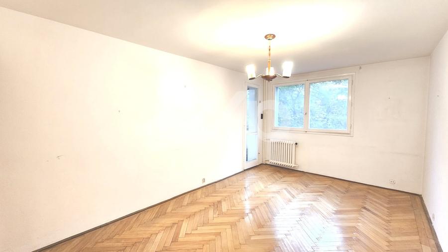 Apartament cu 3 camere semidecomandat în Titan