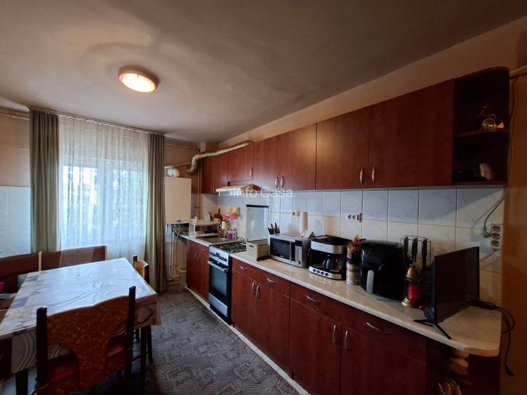 De vanzare 3 camere decomandat