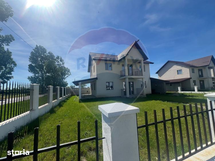 Casă cu 4 camere cu Teren 400 Mp în Dumbrava