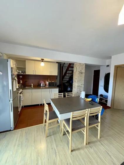 Apartament cu 3 camere decomandat în Câmpului