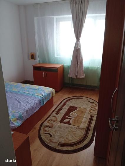 Apartament cu 3 camere decomandat în Sud
