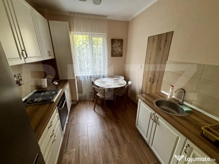 Apartament cu 4 camere decomandat în Central