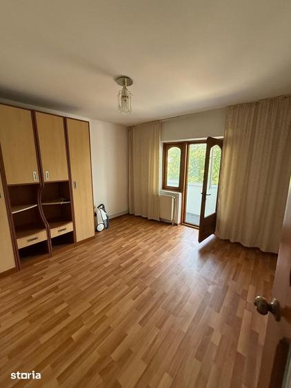 Apartament cu 4 camere decomandat în Obcini