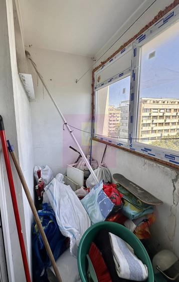 Apartament cu 3 camere semidecomandat în Mihai Bravu