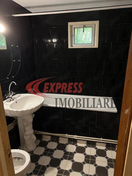 Apartament cu 3 camere semidecomandat în Dristor