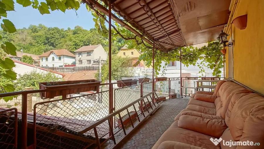 Casă cu 3 camere cu Teren 104 Mp în Central