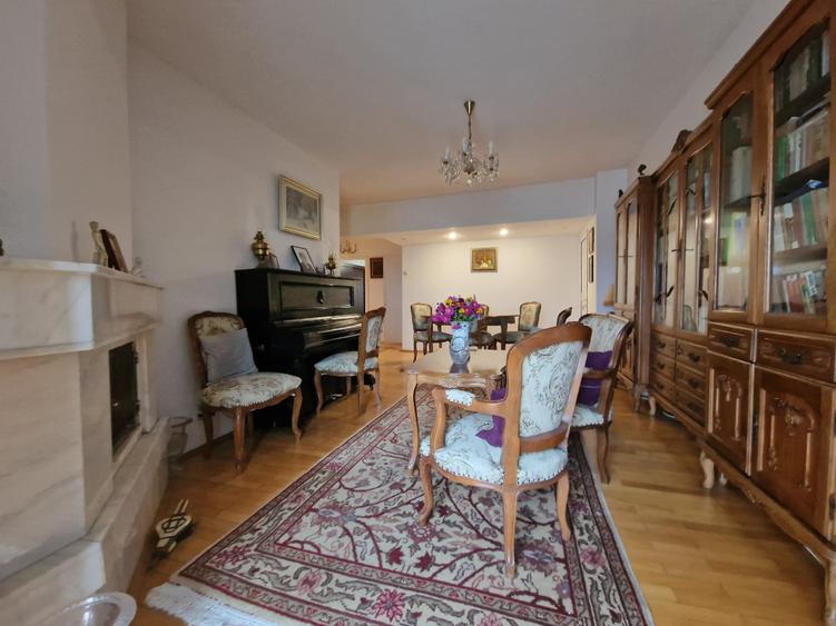 Apartament cu 4 camere decomandat, mobilat în Centru Civic