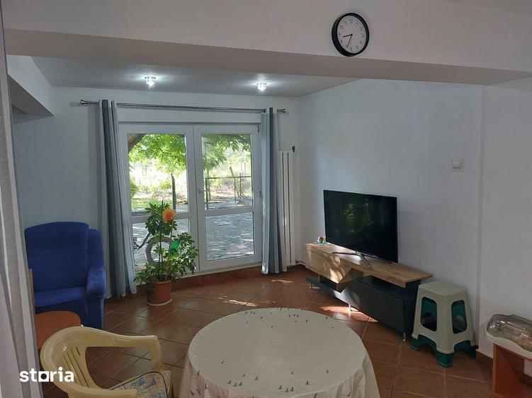 Casă cu 6 camere cu Teren 1400 Mp în Central