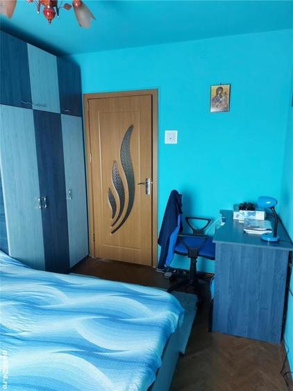 Apartament cu 3 camere decomandat în Rovine
