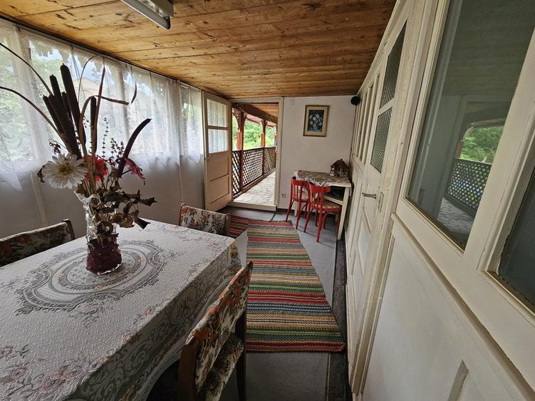 Casă cu 6 camere cu Teren 1800 Mp în Călugareni