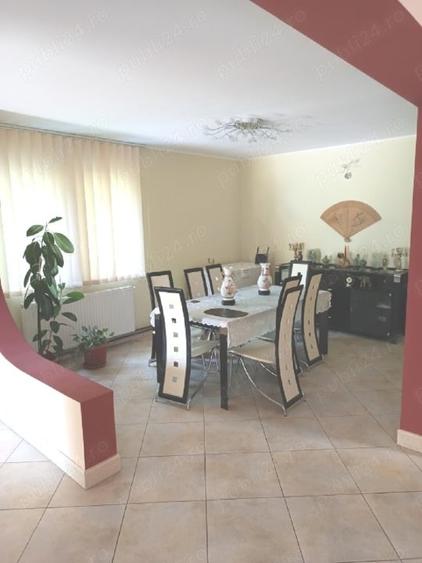 Casă individuală cu 10 camere cu Teren 1000 Mp în Central