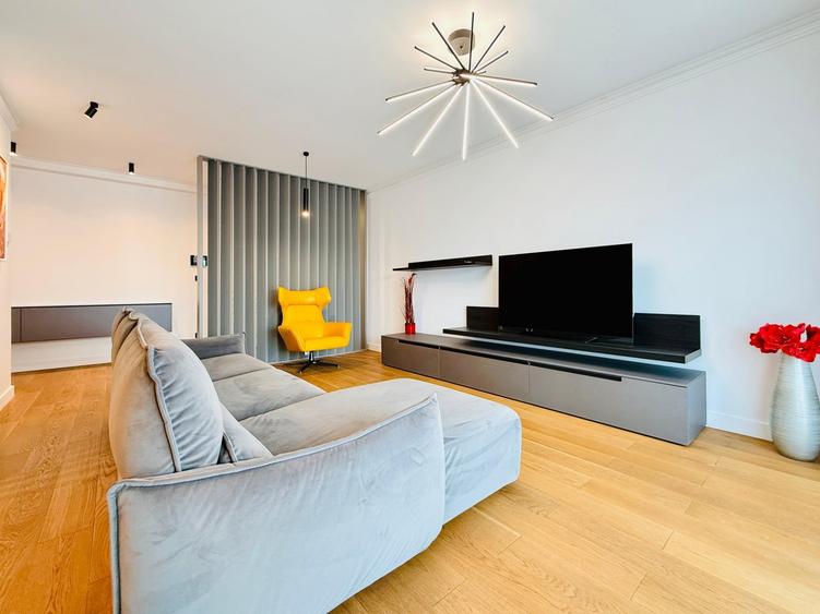 Apartament cu 3 camere decomandat, mobilat în Băneasa