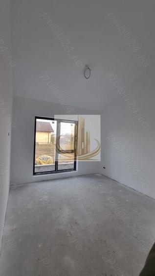 Duplex cu 7 camere cu Canalizare în Ghiroda