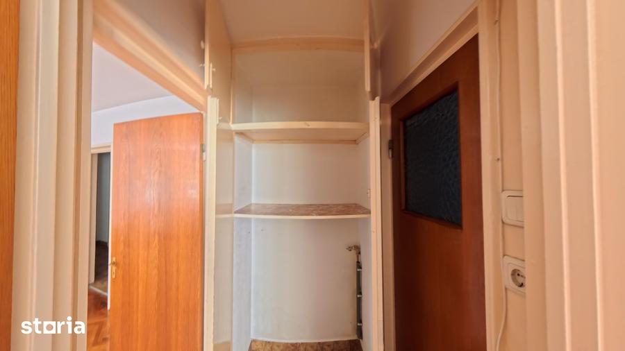 Apartament cu 3 camere semidecomandat în Titan