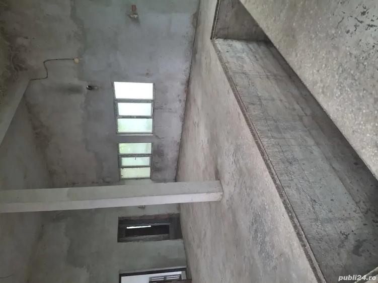Casă cu 6 camere cu Teren 8000 Mp în Iratoșu