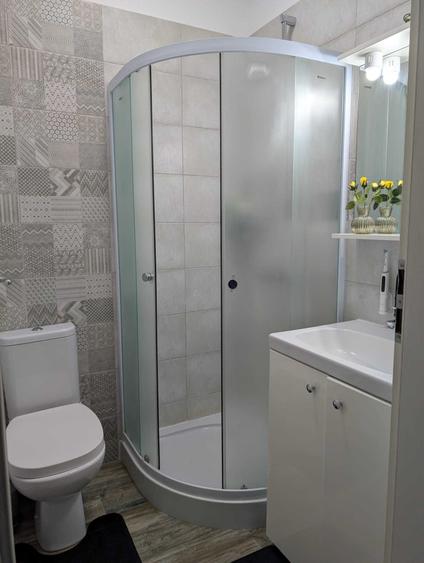 Apartament cu 3 camere, mobilat în Sud
