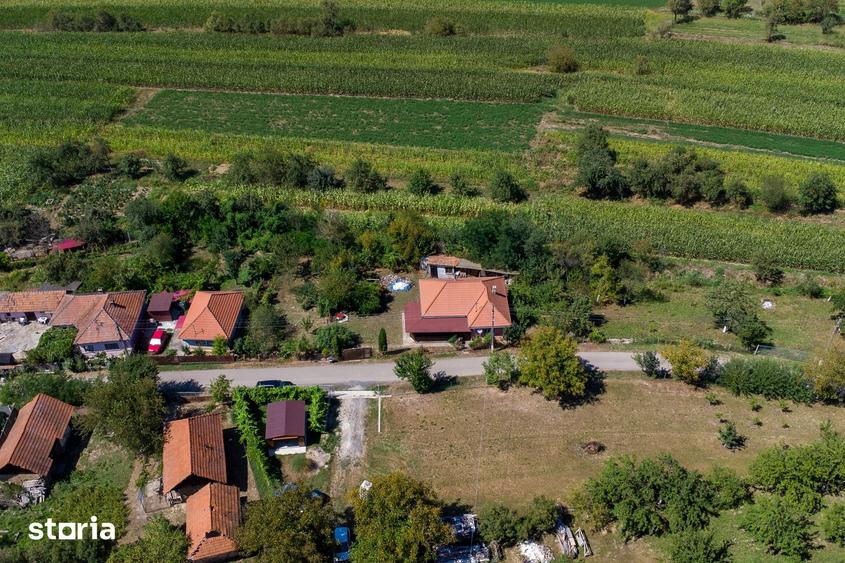 Casă cu 3 camere cu Teren 1019 Mp în Brănișca
