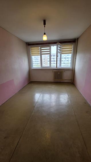 Apartament cu 3 camere decomandat în Berceni