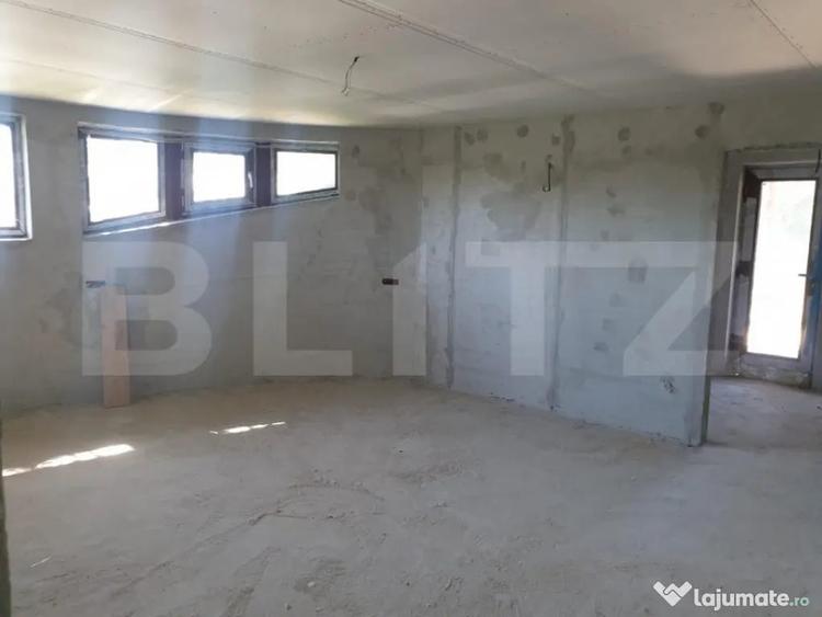 Casă cu 7 camere cu Teren 1000 Mp în Central