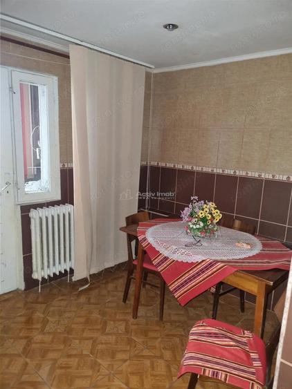 Apartament cu 3 camere decomandat în Libertății