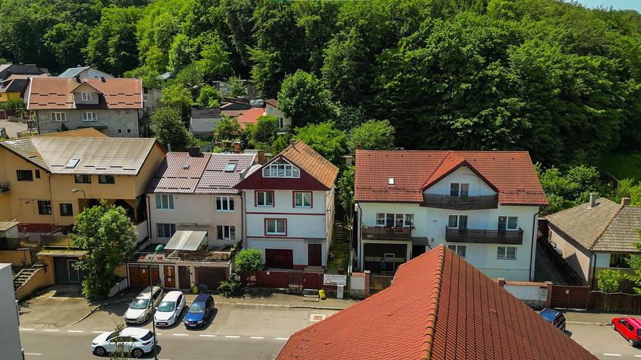Casă individuală cu 5 camere cu Canalizare în Răcădău