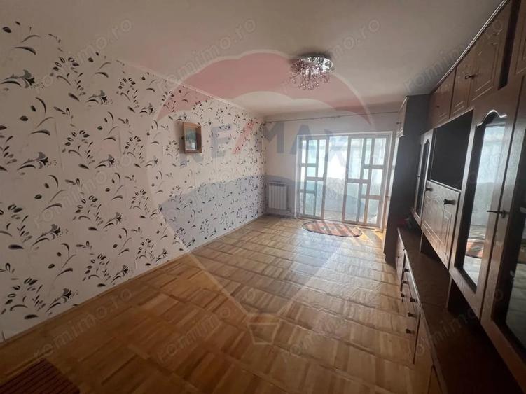 Apartament cu 4 camere decomandat în Gară