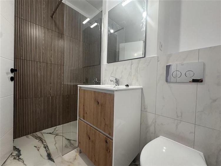 Apartament cu 2 camere decomandat în Circumvalațiunii