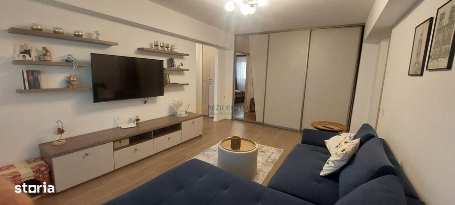 Apartament cu 3 camere semidecomandat în Apărătorii Patriei