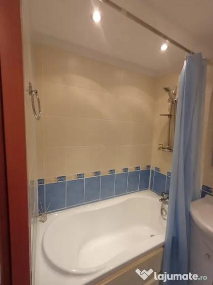 Apartament cu 3 camere decomandat în Tei