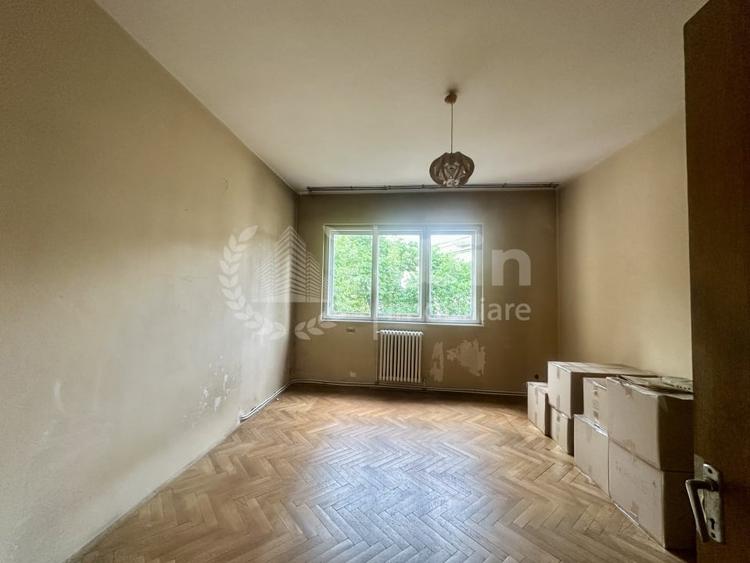 Apartament cu 4 camere decomandat în Central