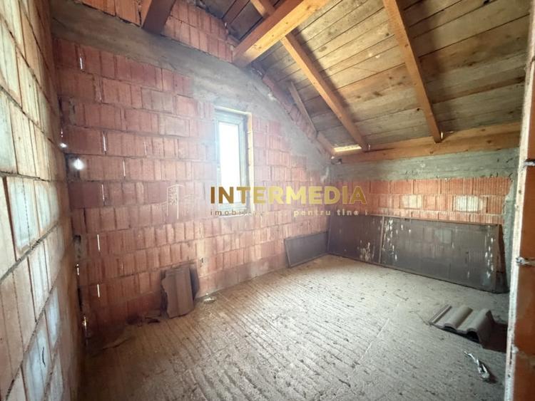 Casă individuală cu 4 camere cu Teren 388 Mp în Cetate