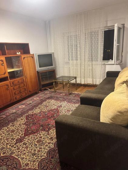 Apartament cu 3 camere semidecomandat în Complex Studențesc