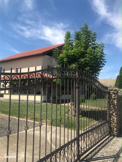 EXCLUSIVITATE ! Casa pe 3 etaje de vanzare in Cenad la pret de apartam - 3