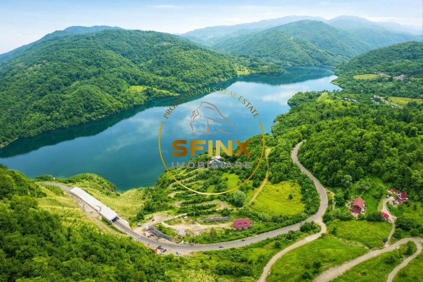 Casă individuală cu 7 camere cu Teren 1955 Mp în Gura Siriului