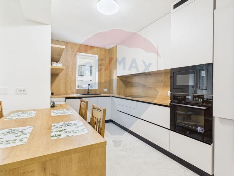 Apartament cu 2 camere decomandat în Tractorul