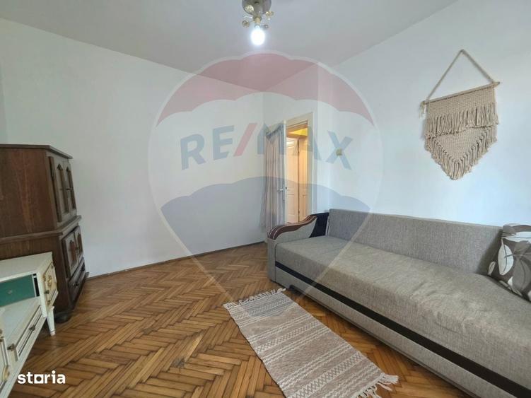 Apartament cu 3 camere decomandat în Vitrometan