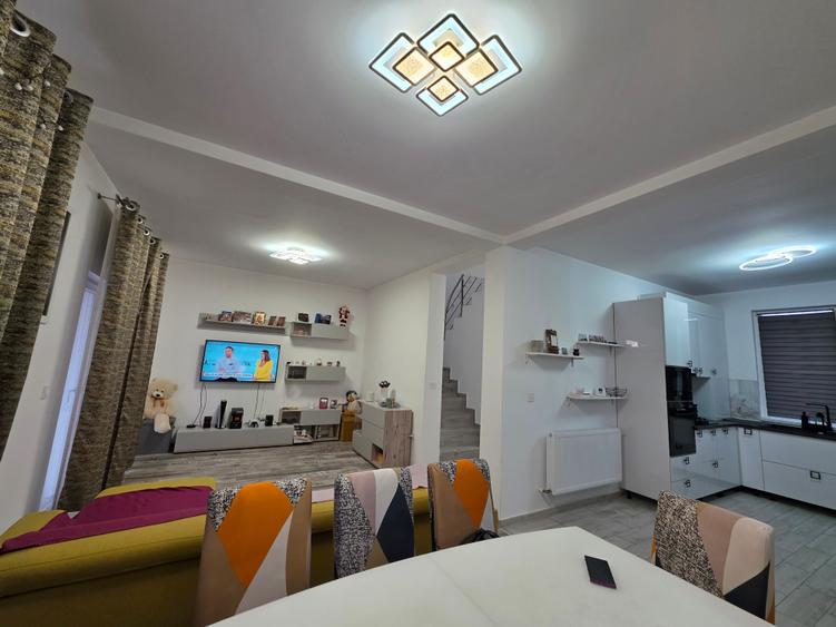 Duplex cu 4 camere cu Teren 174 Mp în Central