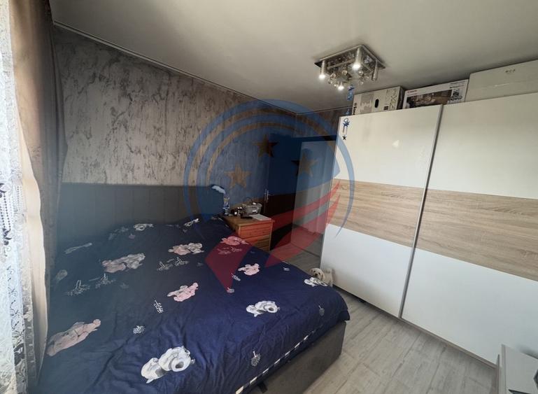 Apartament cu 3 camere decomandat în Craiovița Nouă