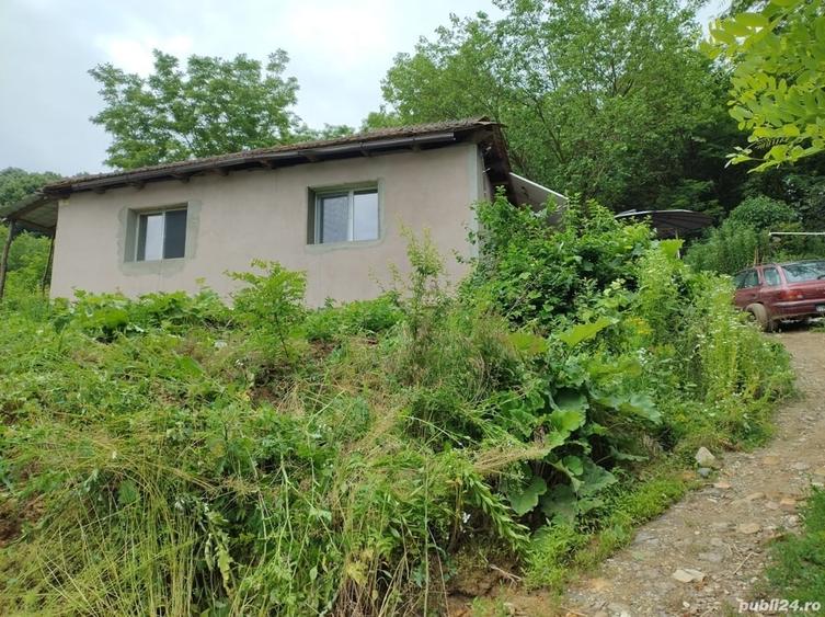 Casă cu 2 camere cu Teren 7650 Mp în Central