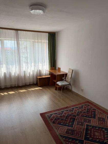 Inchiriez apartament 3 camere - 6